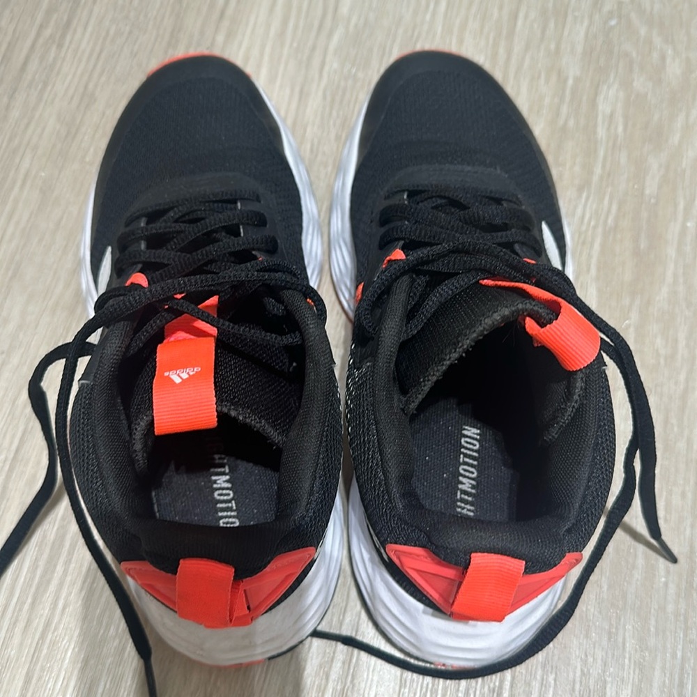 Adidas light motion kids shoes size 5